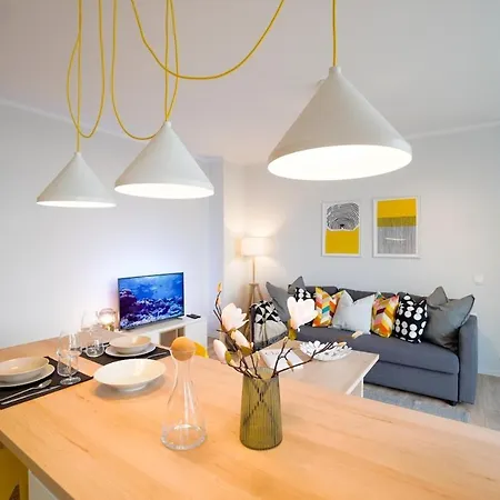 Scandinavian Airy In Business Area & Airport Apartment *