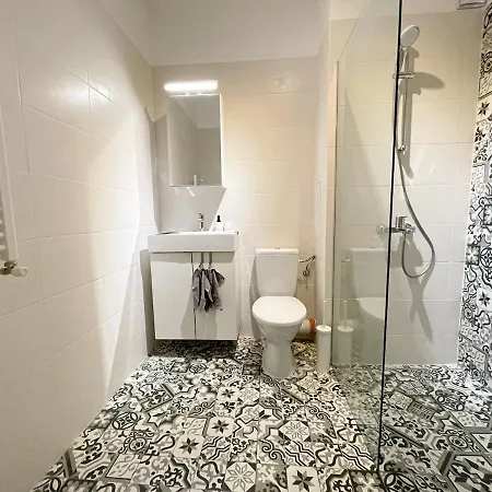 Scandinavian Airy In Business Area & Airport Apartment